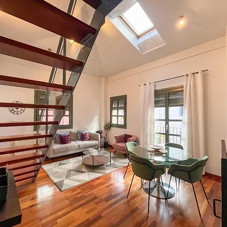 Modern In Old Town W Cathedral Views شقة